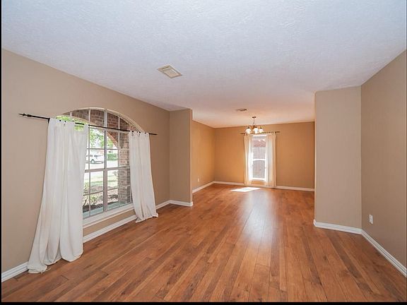 4th image of 2910 Bentley Ct