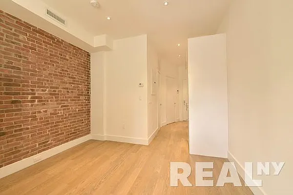 Rented by REAL New York | media 21