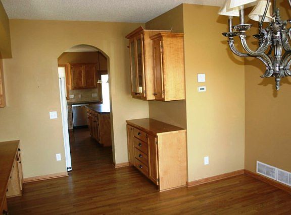 5th image of 327 3rd Ave NE