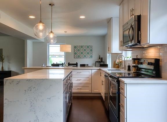 Stunning kitchen with all new finishes- cabinets, lights, appliances etc...