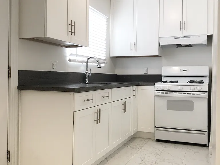 4218 Lockwood Ave #5 — Photo 4