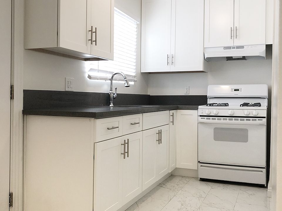 1st image of 4218 Lockwood Ave #8