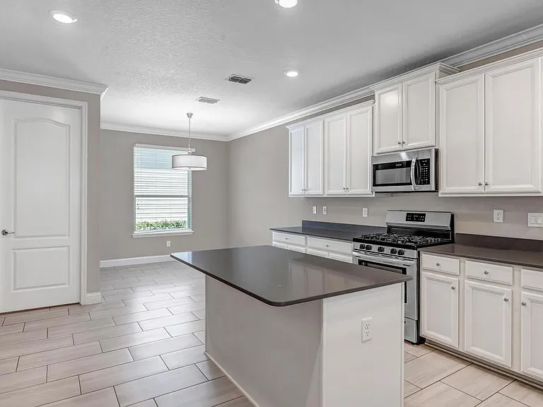 275 Renwick Pkwy — Photo 15