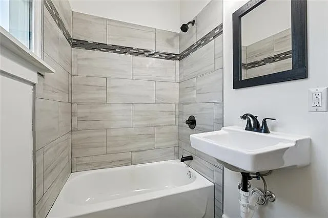 4023 Franklin Ave — Photo 13