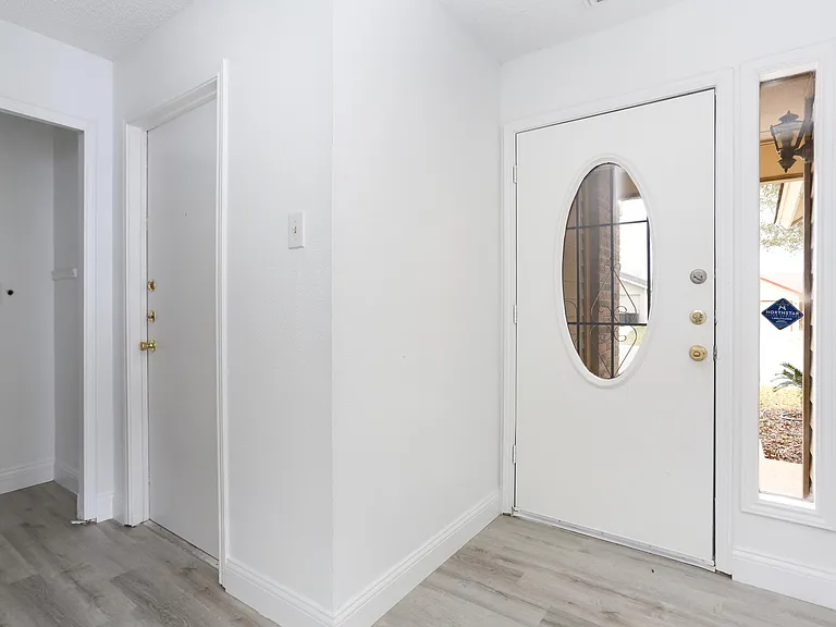 7107 Grassy Trl — Photo 3