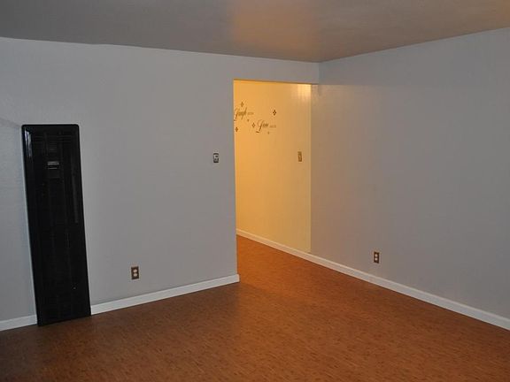 5th image of 849 Humboldt St