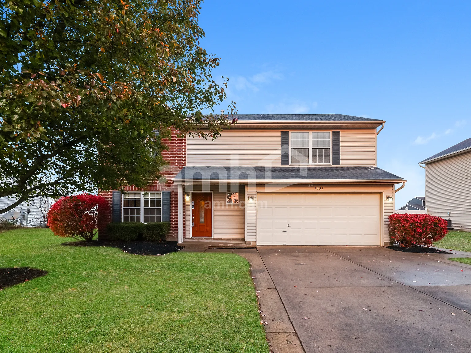 3 bed, 2.5 bath, 1776 sqft, $2,245 — Photo 1
