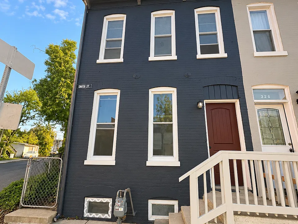 324 Smith St