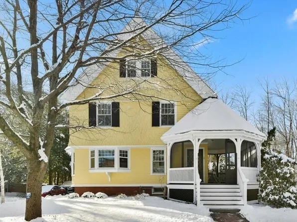 28 Devens St, Concord, MA 01742
