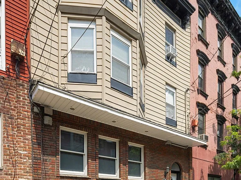 210 Adams St #3 — Photo 13