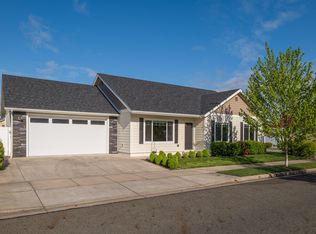 918 SW Blackberry Ln, Grants Pass, OR 97527