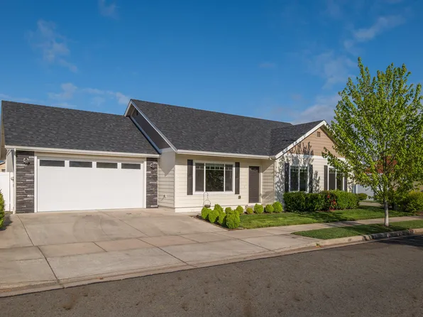 918 SW Blackberry Ln, Grants Pass, OR 97527