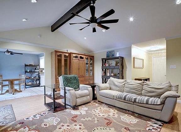 5th image of 1428 S Meadows Dr