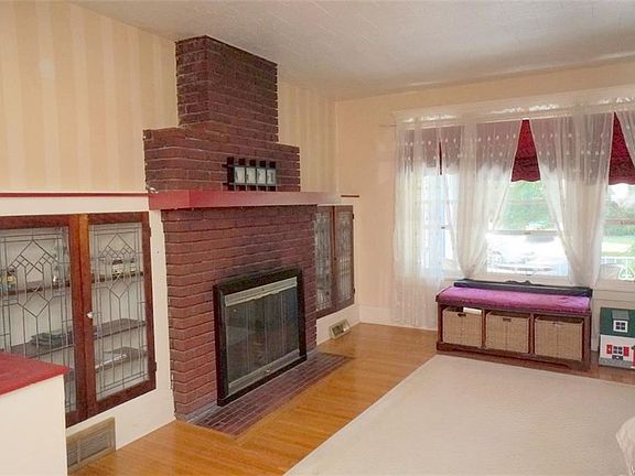 4th image of 188 Wallace Ave