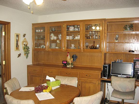 Beautiful cabinets in dininroom 