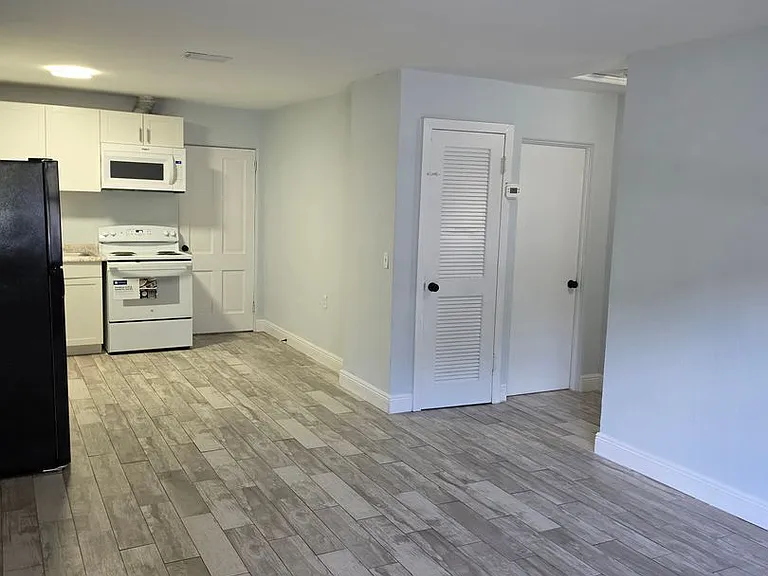 2205 S Park Ave — Photo 10