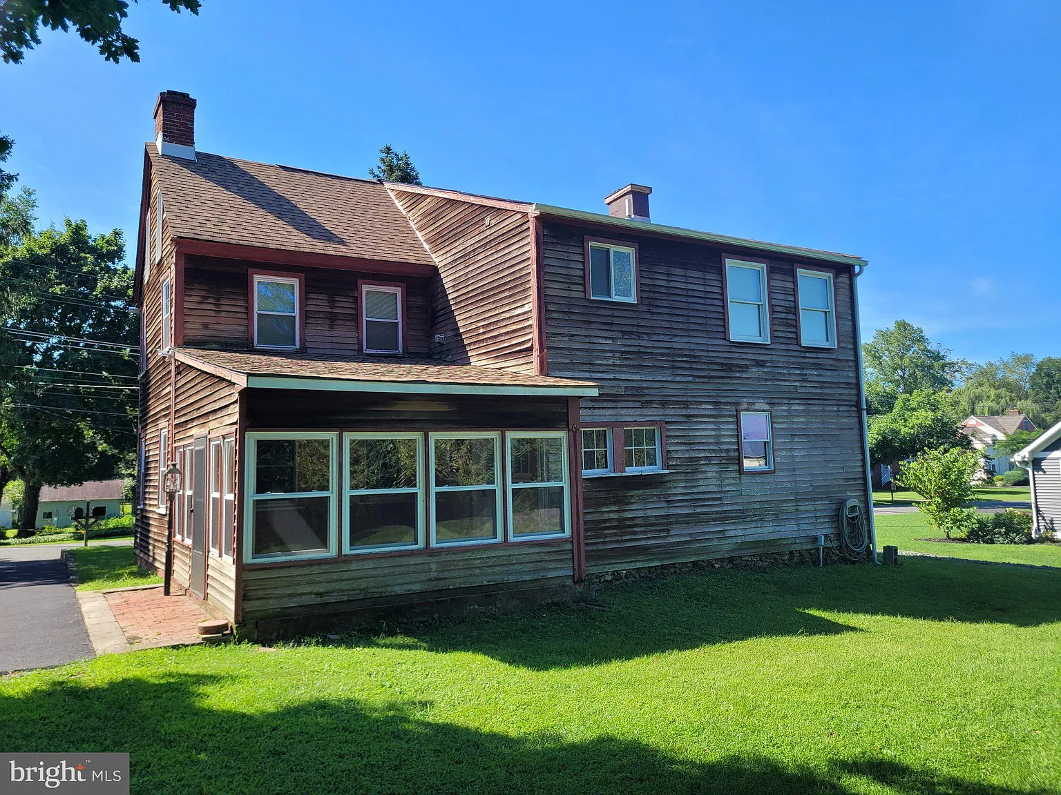 3 bed, 2.0 bath, 1984 sqft, $2,650 — Photo 2