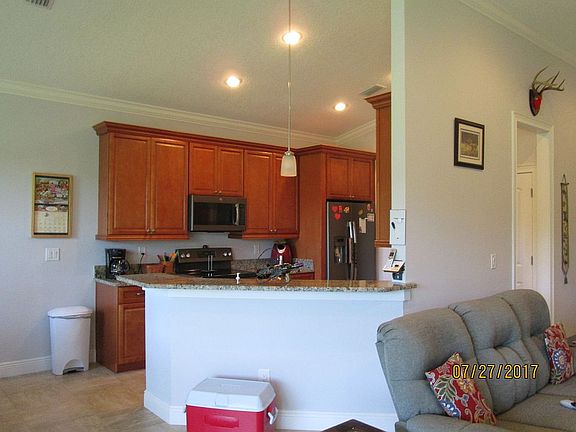 5th image of 271 Marsh Landing Dr