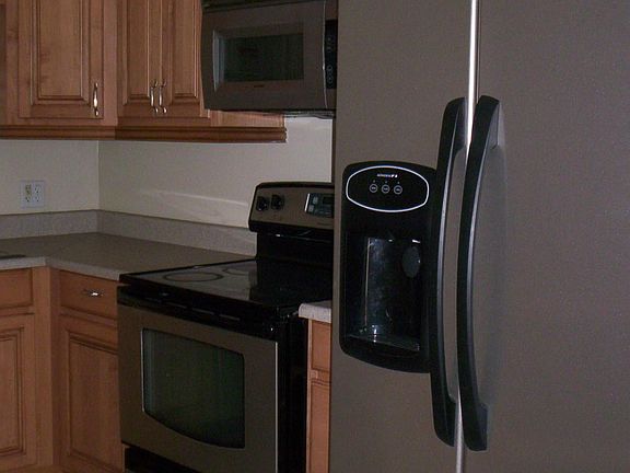 3rd image of 225 W 6th St APT 512