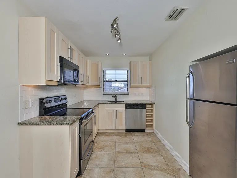 10220 Gulf Blvd #1 — Photo 13