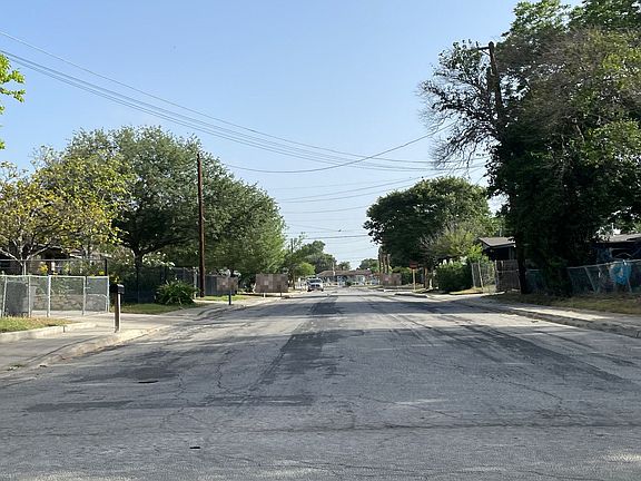 5th image of 502 Flanders Ave