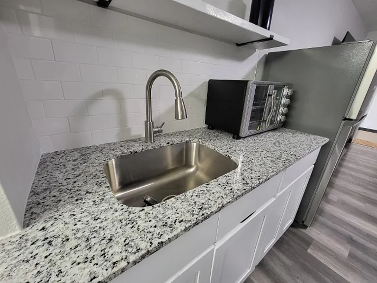 1 bed 1 bath All Bills Paid — Photo 7