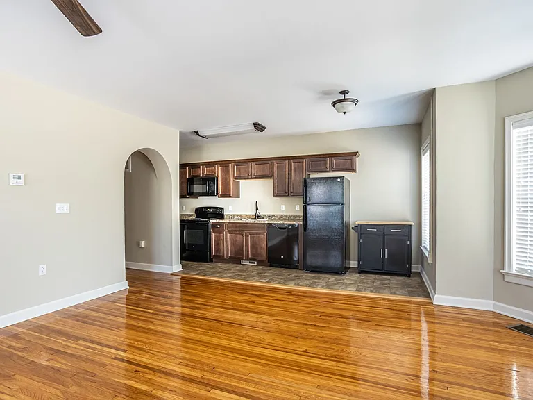 1001 University Ave — Photo 13