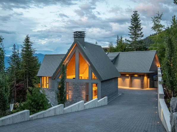 2925 Kadenwood Dr, Whistler, BC V8E 0L6