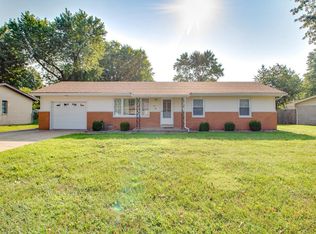 527 Courtesy Ln, Bethalto, IL 62010