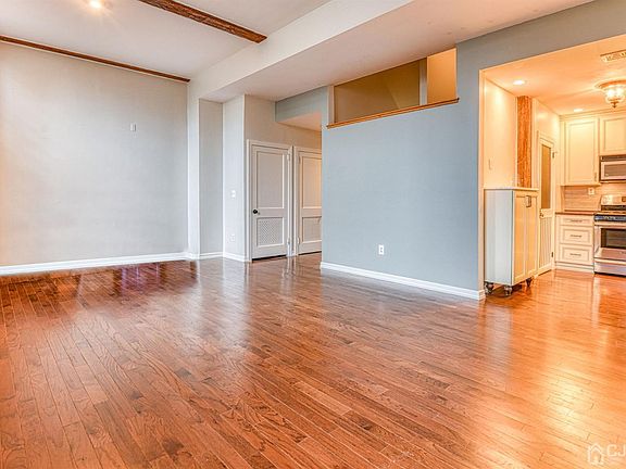 5th image of 40 Washington Ave APT 8