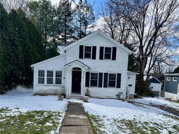 26 E Elizabeth St, Skaneateles, NY 13152