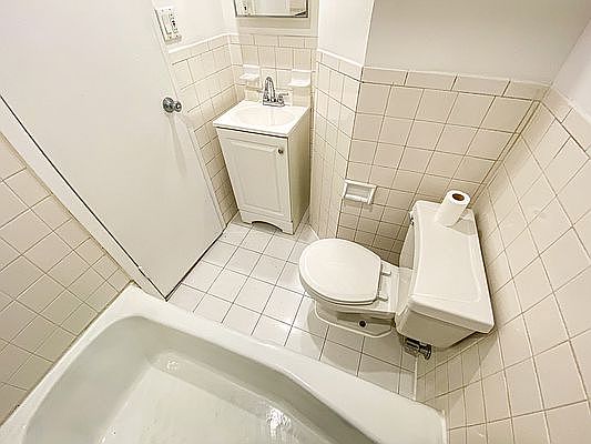 4th image of 2333 1st Ave #5R