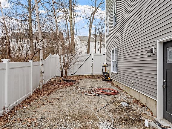 2nd image of 23 Leslie Rd