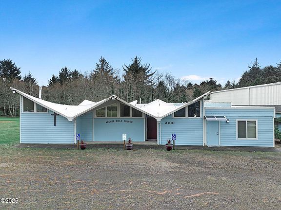 2nd image of 2100 NE 21st St
