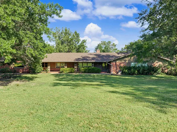 534 Upper Mill Heights Dr, Salina, KS 67401