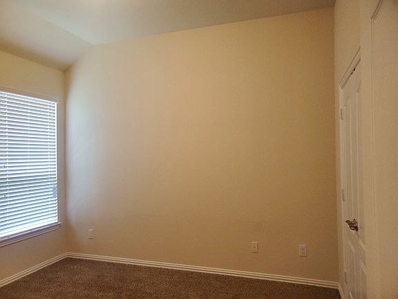 5th image of 2218 Maple Point Dr N