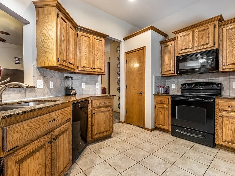 8205 Hillers Rd — Photo 20
