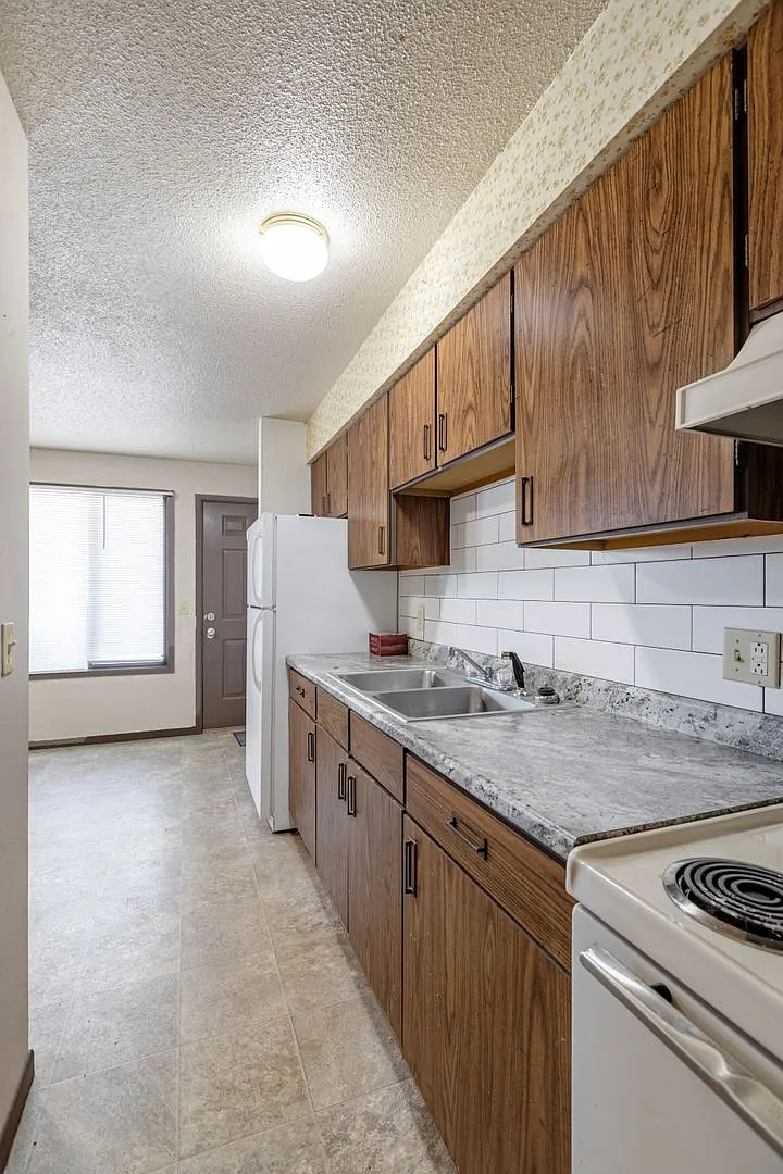Plum Street Apartments — Photo 4
