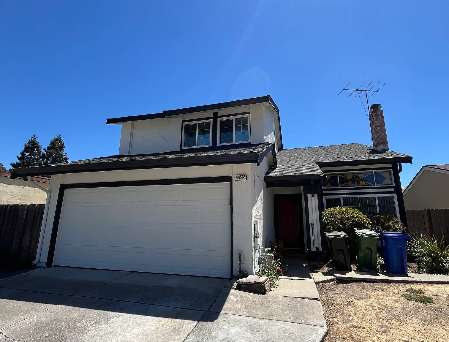 3 bed, 2.5 bath, 1617 sqft, $5,200 — Photo 1
