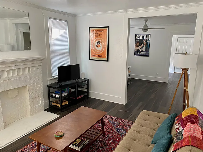 904 W 41st St — Photo 2