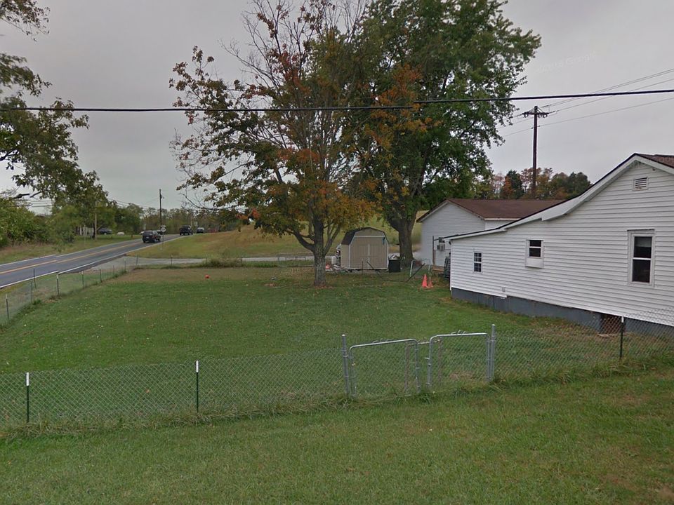 2nd image of 121 Waterford Rd