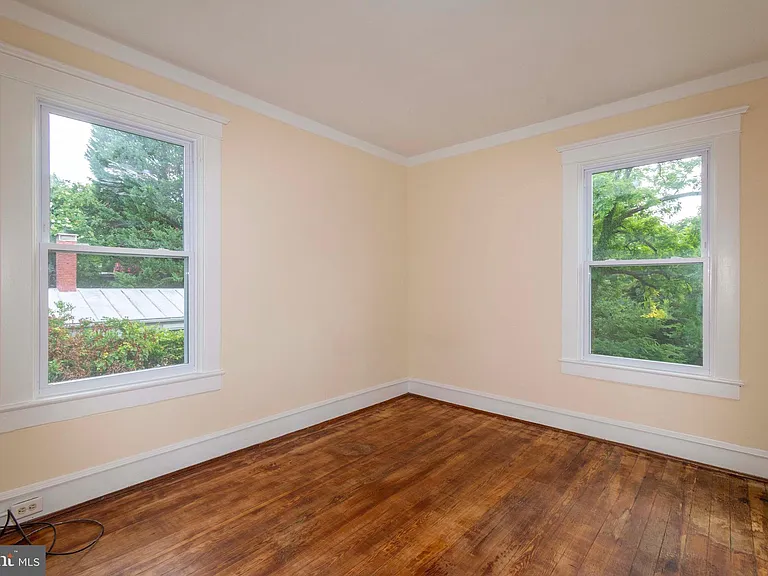 222 W Main St — Photo 56