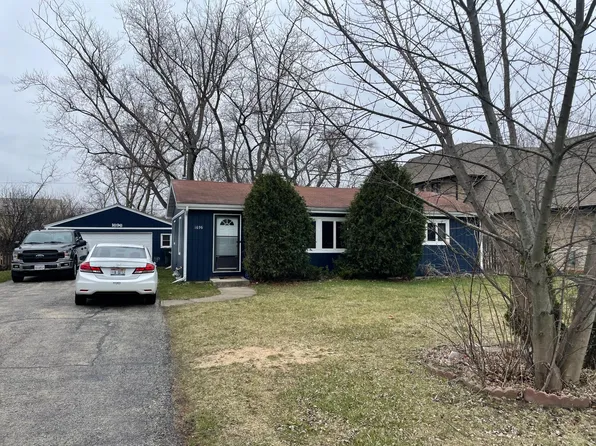 1696 Holly Ave, Northbrook, IL 60062