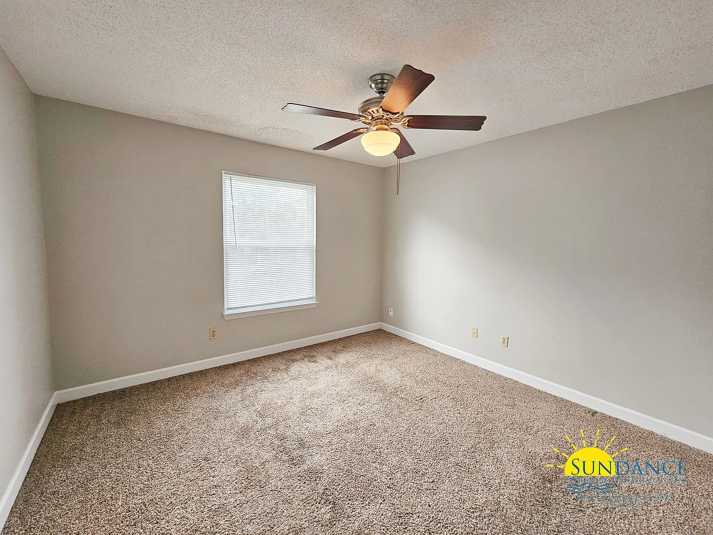 Charming 2-Bedroom Apartment in Fort Walton Beach Close to Bases, Shopping & Dining! — Photo 4