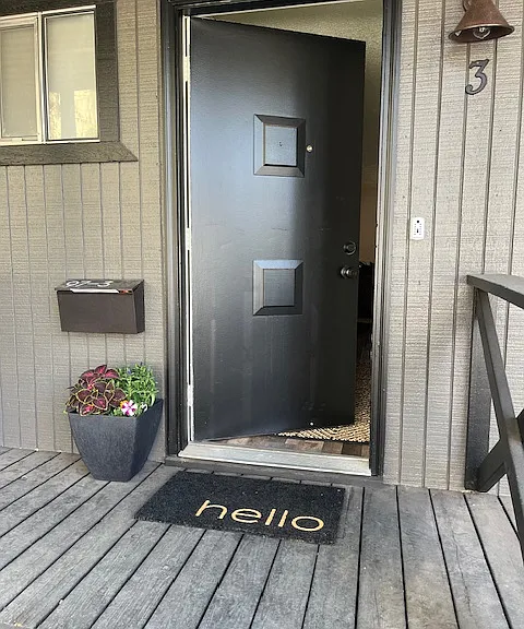 97 NW Adams Pl — Photo 2