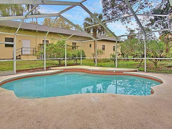 2nd image of 7506 Savannah Ln