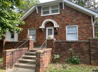 334 E 2nd St, Flora, IL 62839