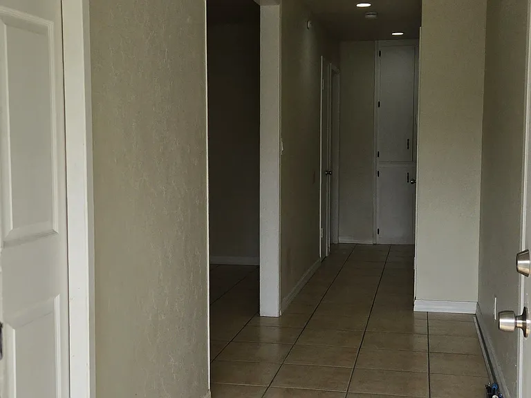 1125 S Mountain St — Photo 2