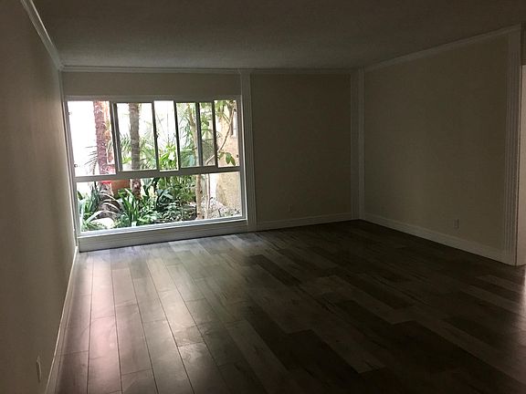 5th image of 5250 Zelzah Ave APT 22