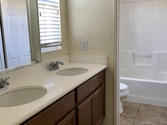 4th image of 28330 Wellsville St #28330
